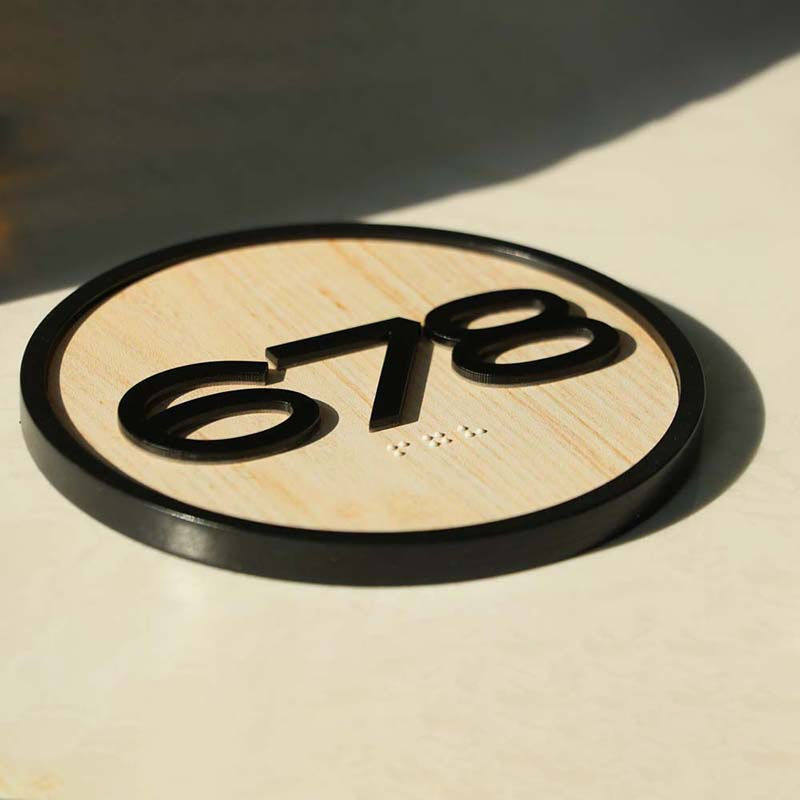 2024 New Design Ada Round Wooden Hotel Door Number Signages with Braille