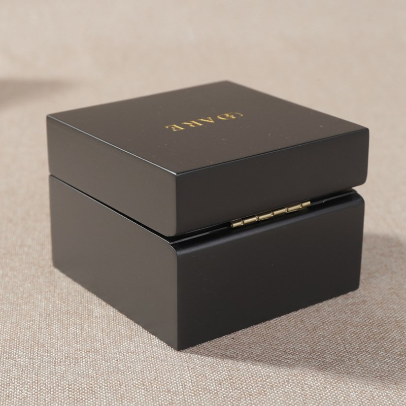 Zhihe Handcrafted Wooden Black Ring Box Luxury Jewelry Storage Case with Magnetic Closure Velvet Lining Engraved Detail Oak Wood Proposal Accessory