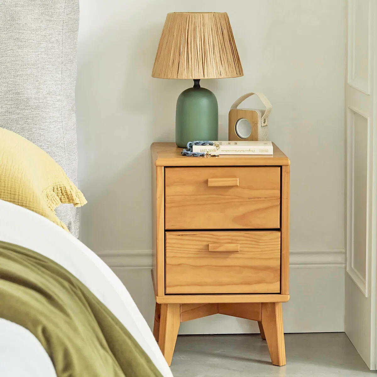 Eco-Friendly Natural Solid Wood Nightstands with Non-Toxic Finish for Sustainable Bedroom Furnishings