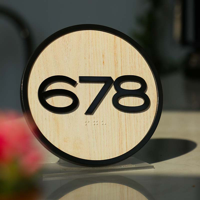 2024 New Design Ada Round Wooden Hotel Door Number Signages with Braille