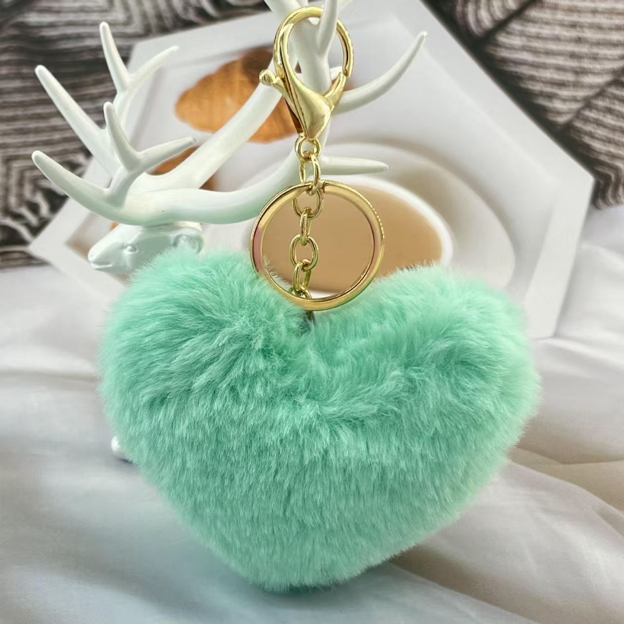 Factory Direct Sale Heart Keychain Red Plush Toy Bag Charm Felt Fluffy Pink Ring Shape Key Chain Plushy