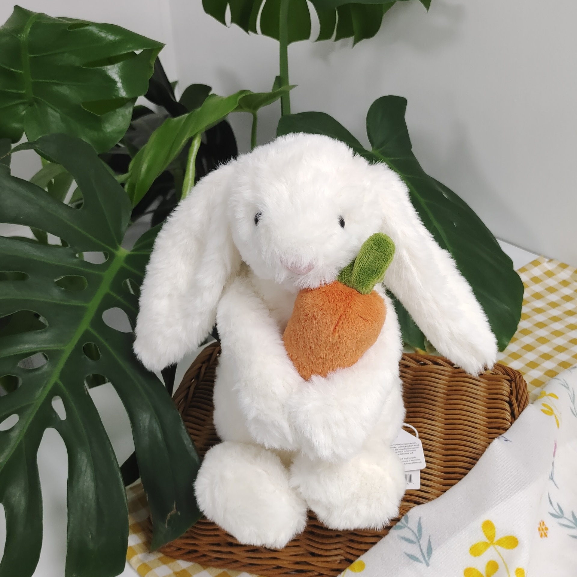 High Version Easter Bunny Plush Toy Holding Carrot Super Soft PP Cotton Filled Stuffed Animal Stress Relief Holiday Promotion