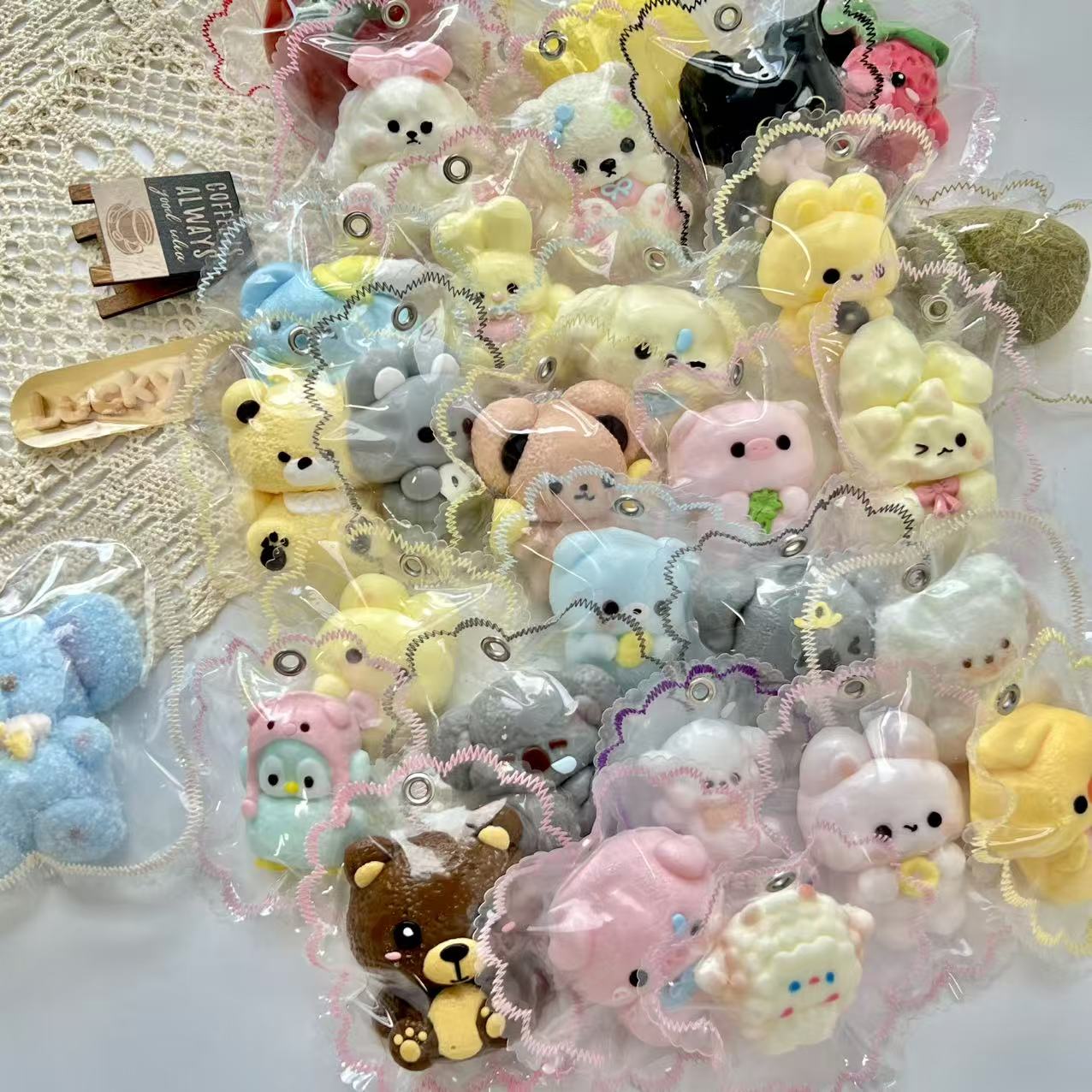 Luckykoo Mini Animal Squishy Squeeze Toy Custom Keychains Taba Squishy Stress Relief Toys for Children