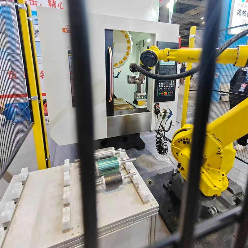 Programming Industrial Handling Robot Fanuc M-710IC/70 70kg Payload Robotic Arm with Gripper CNC Machine Tool Tending Robot Loading Unloading