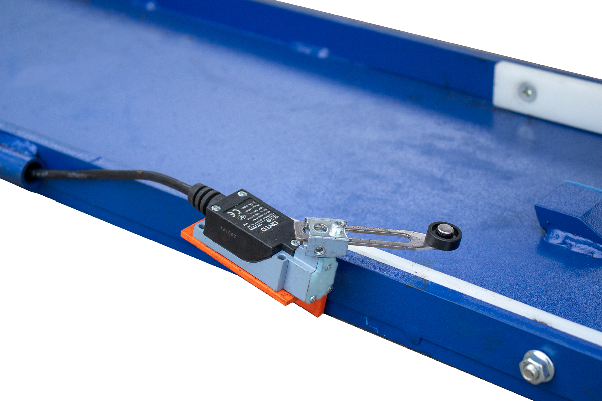 Efficient Scissor Parking System for Light Vehicles in Home Garages