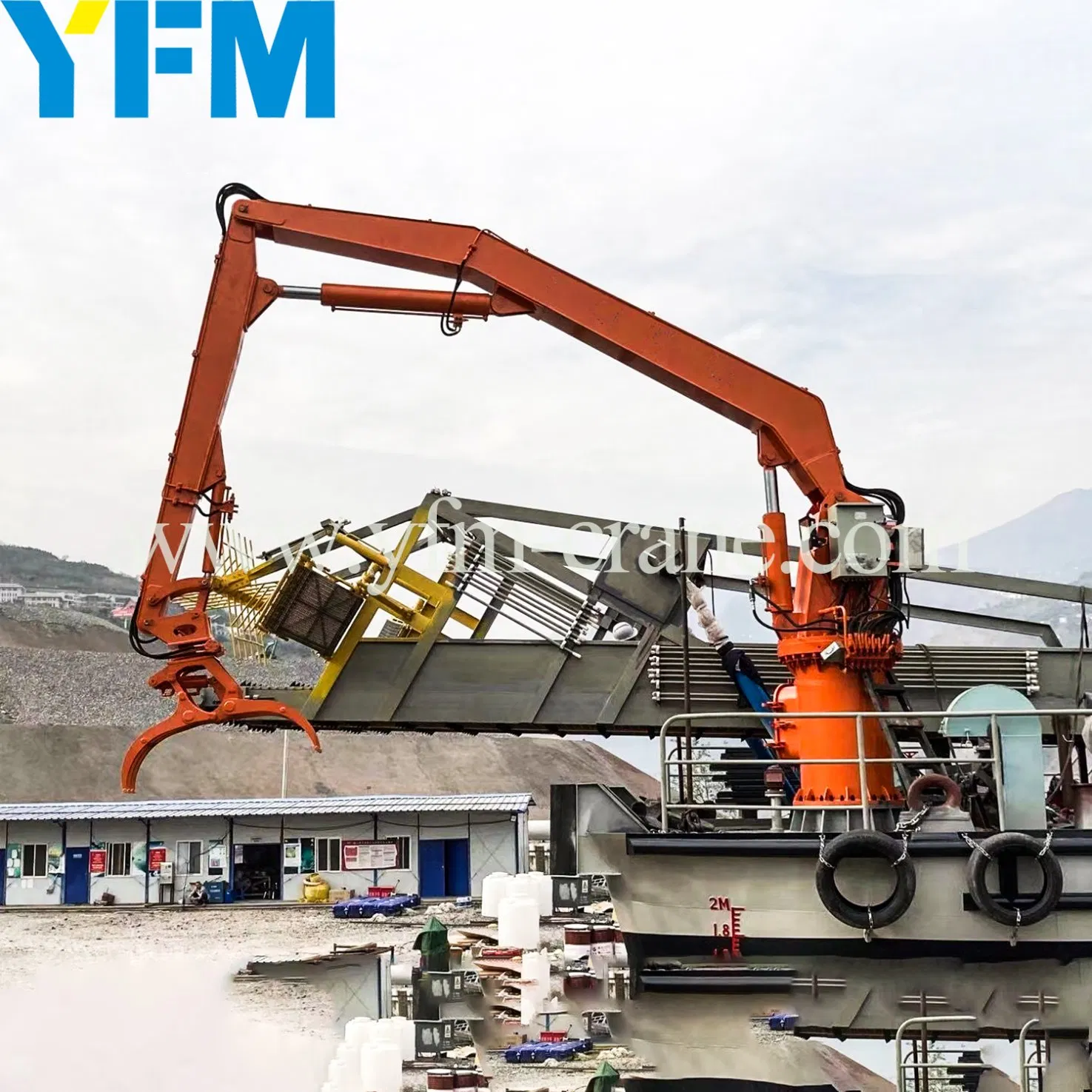 Top Quality Multipurpose Amphibious Dredger Multifunctional Robotic Arm Light-Duty Knuckle Boom Crane with Own Propulsion System for Sale