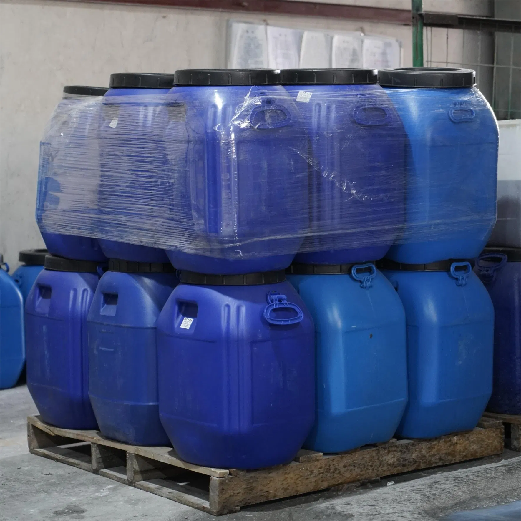 Fast-Drying Acrylic Adhesive for Strong Plastic and Metal Bonds