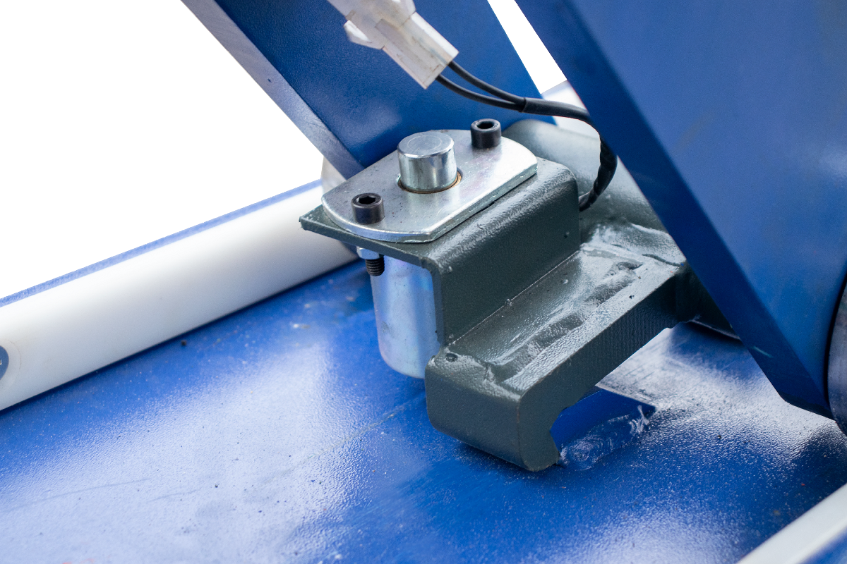 Efficient Scissor Parking System for Light Vehicles in Home Garages