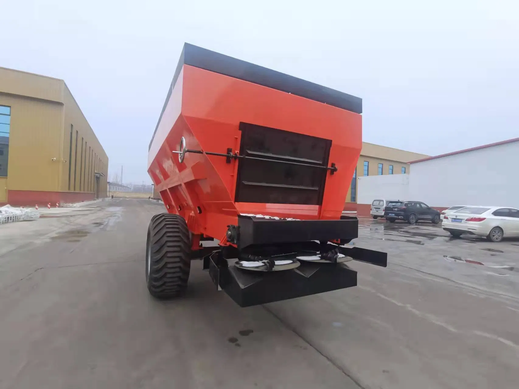 Granular Fertilizer Sheep Manure Chicken Manure Spreader Dry and Wet Manure Spreader Farmyard