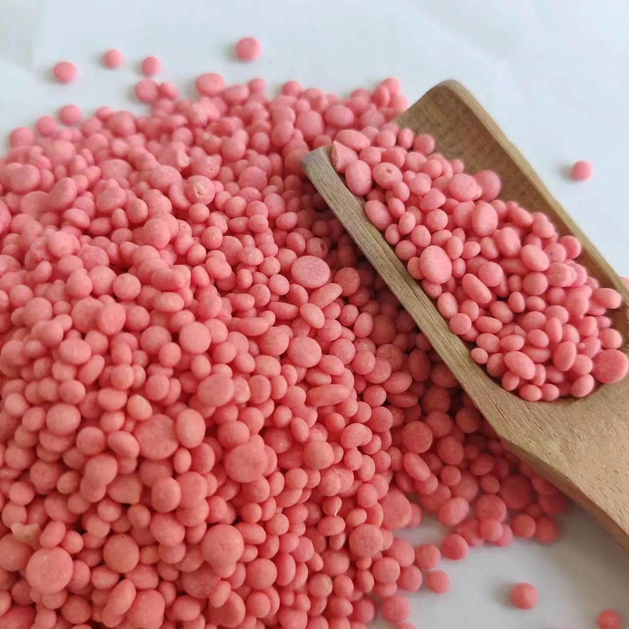 Nitrogen Phosphorus and Potassium Compound NPK Fertilizer 18-8-24 China Factory Low Price