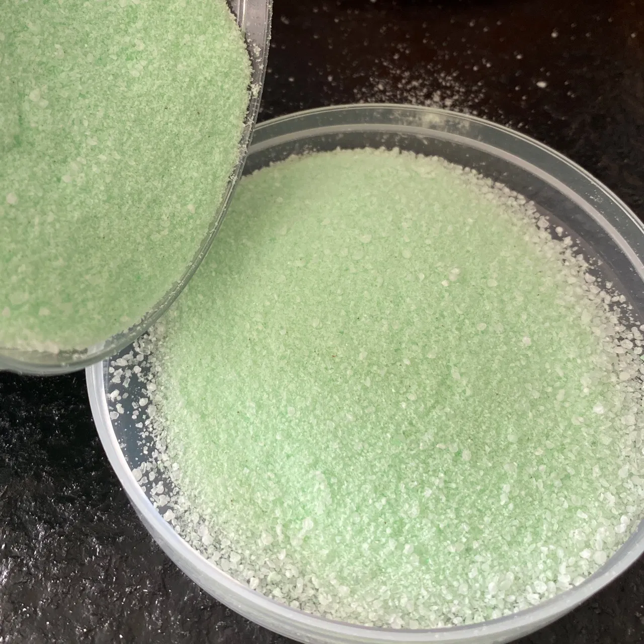 Factory Supply High Percent Elements Water Soluble 20-20-20 Foliar Fertilizer Flushing Fertilizer Flower Gardening Compound Fertilizer