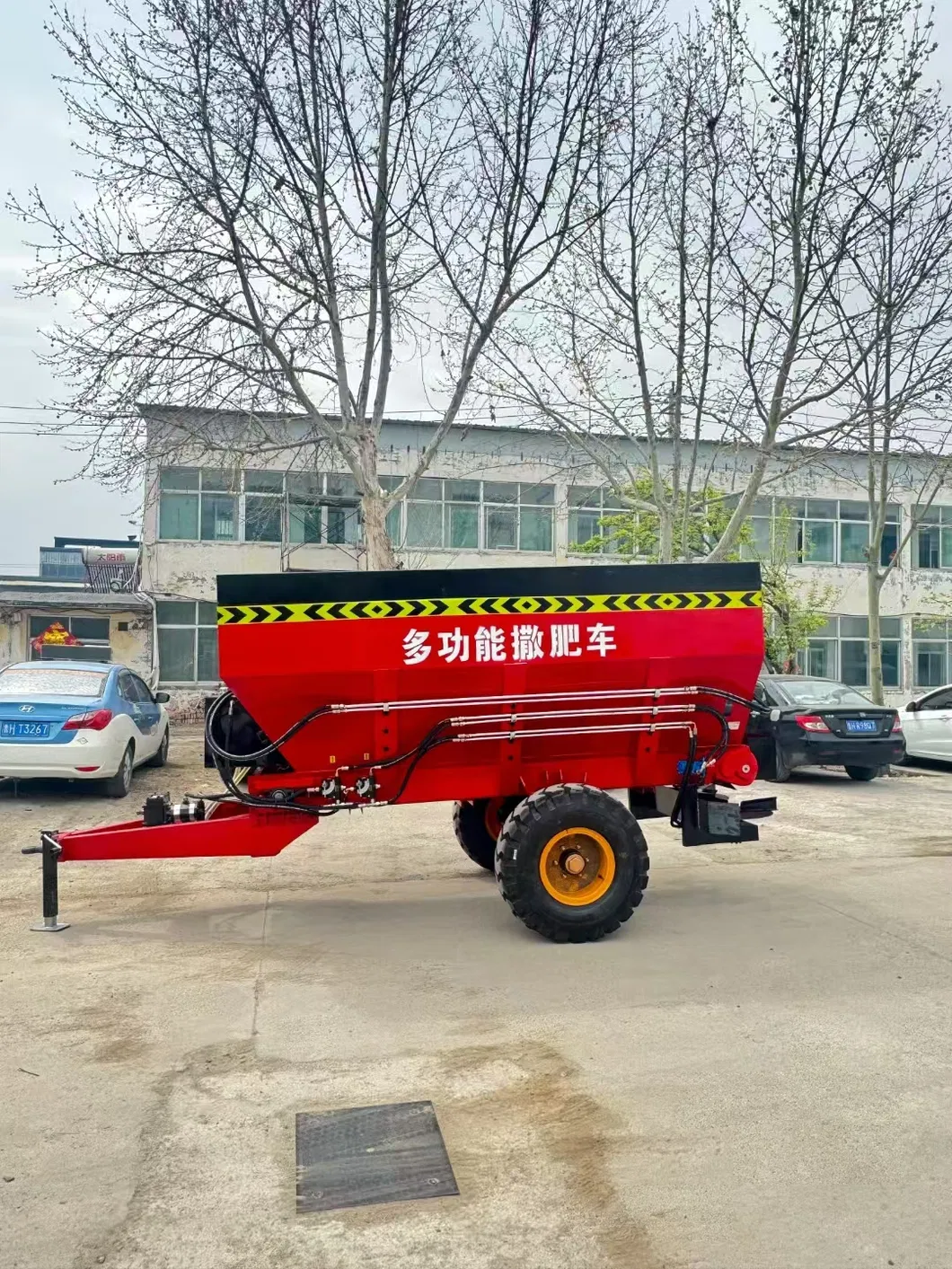 Fertilizer Spreader Detail 1