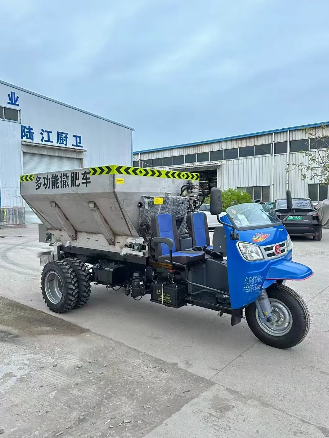 Fertilizer Spreader Detail 2