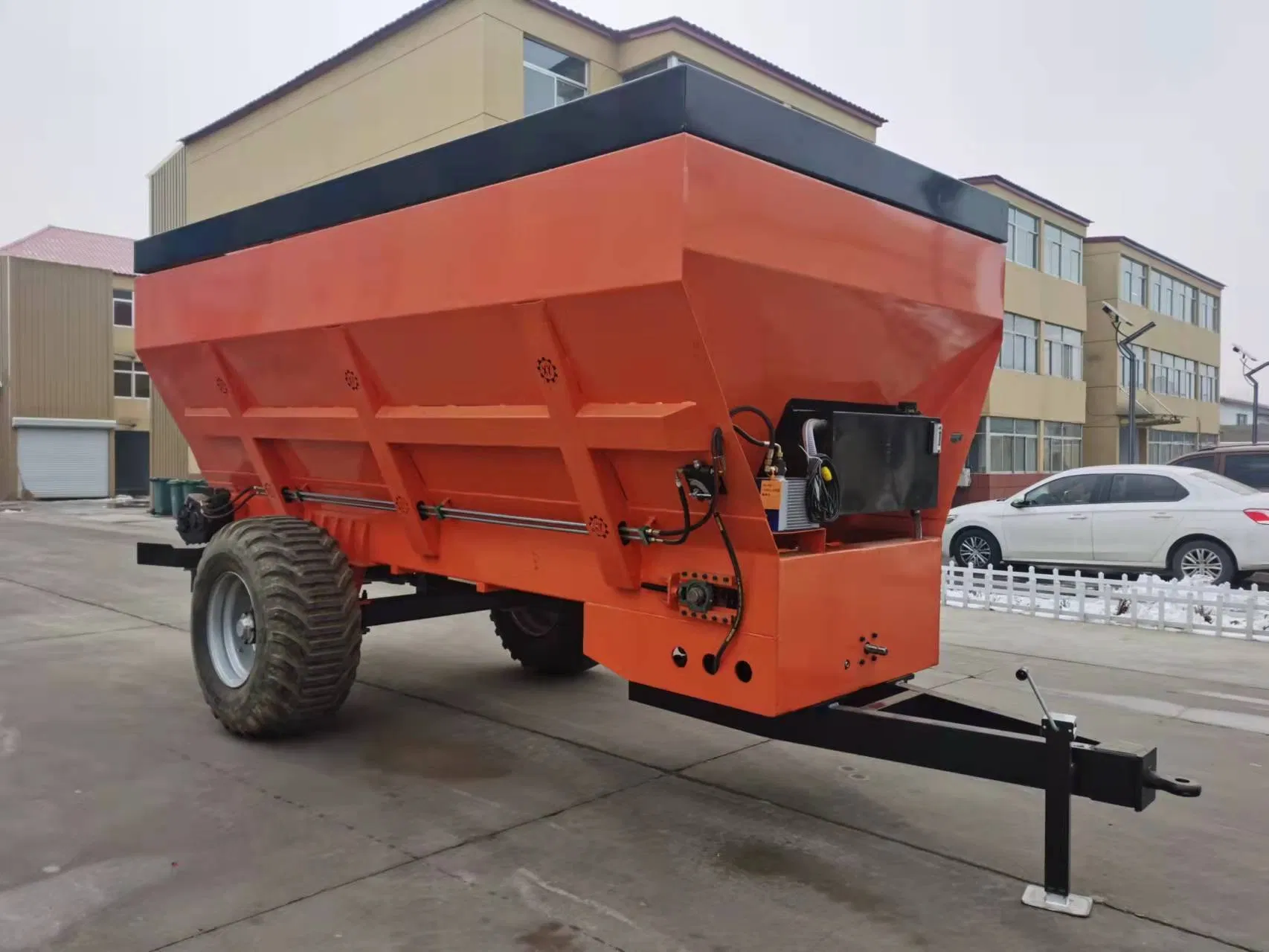Granular Fertilizer Sheep Manure Chicken Manure Spreader Dry and Wet Manure Spreader Farmyard