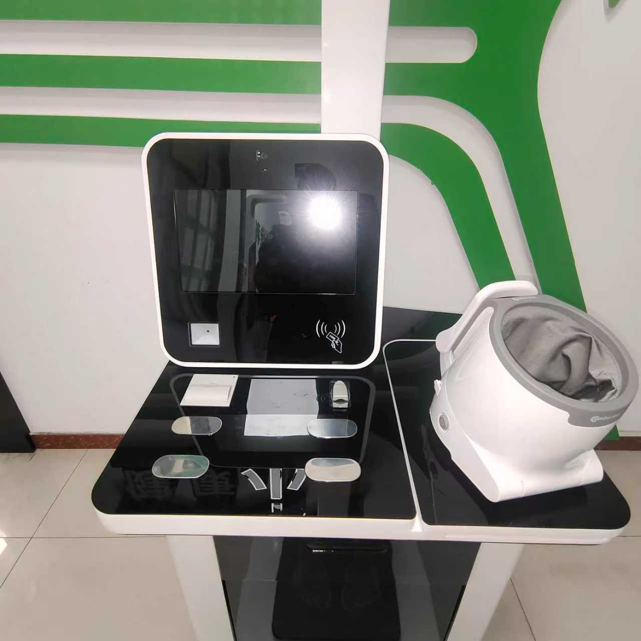Medical Examination Center Intelligent Health Kiosk with One-stop Measurement for Quick Access to All Routine test Results