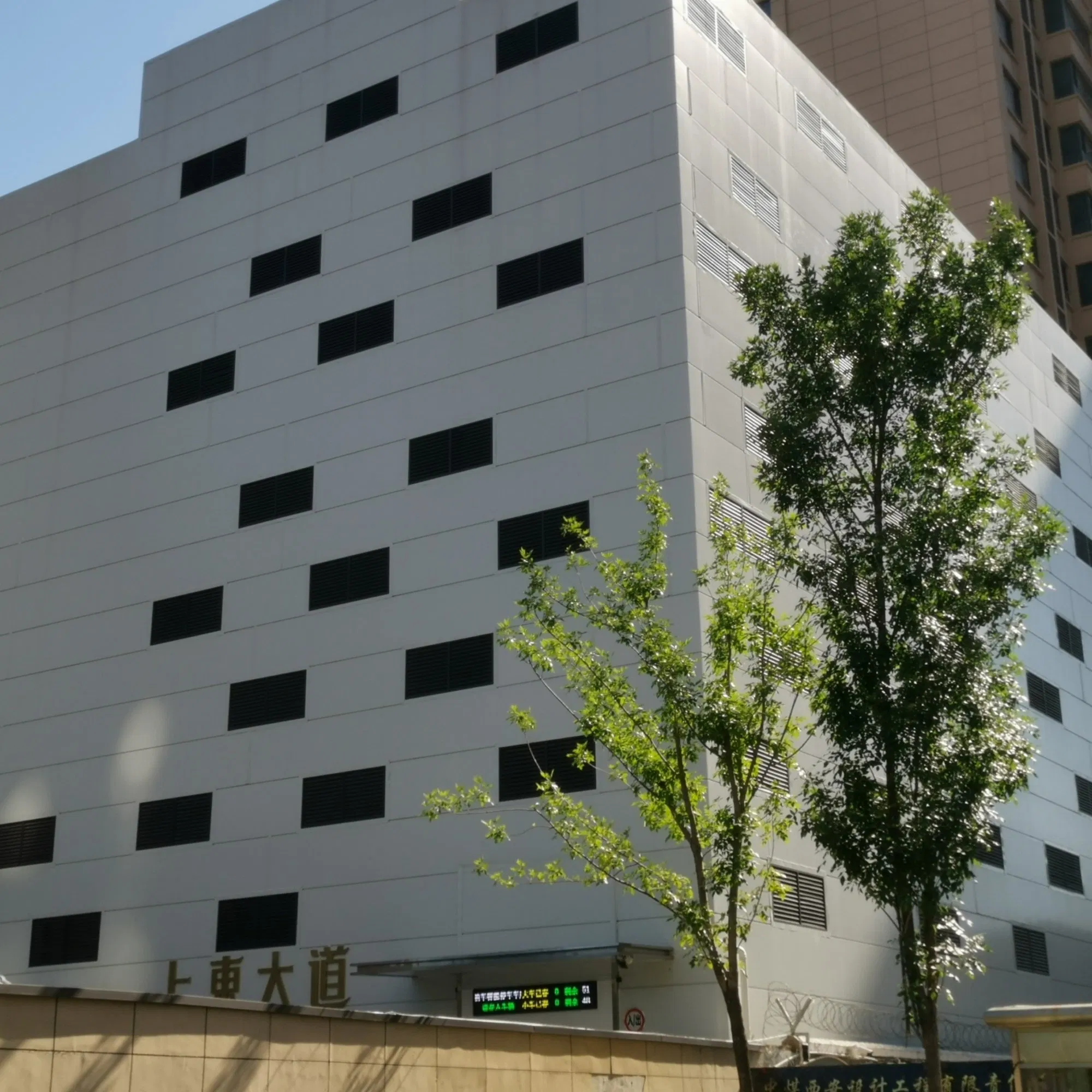 Automated Parking Tower with Redundant Vehicle Condition Monitoring Systems for Maximum Safety