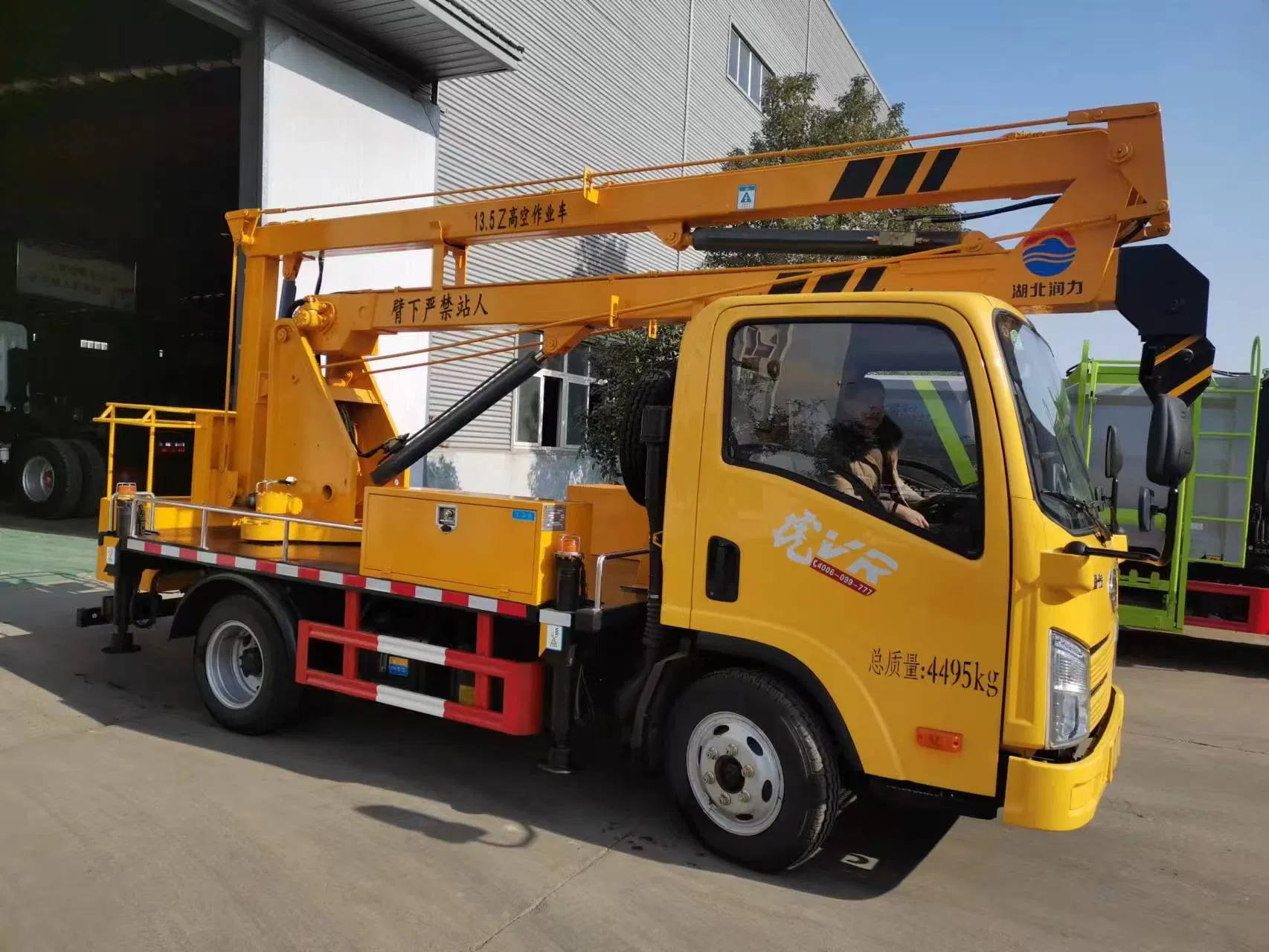 Jiefang 13.5 Aerial Platform Innovative Technology for Effortless Interior Renovation