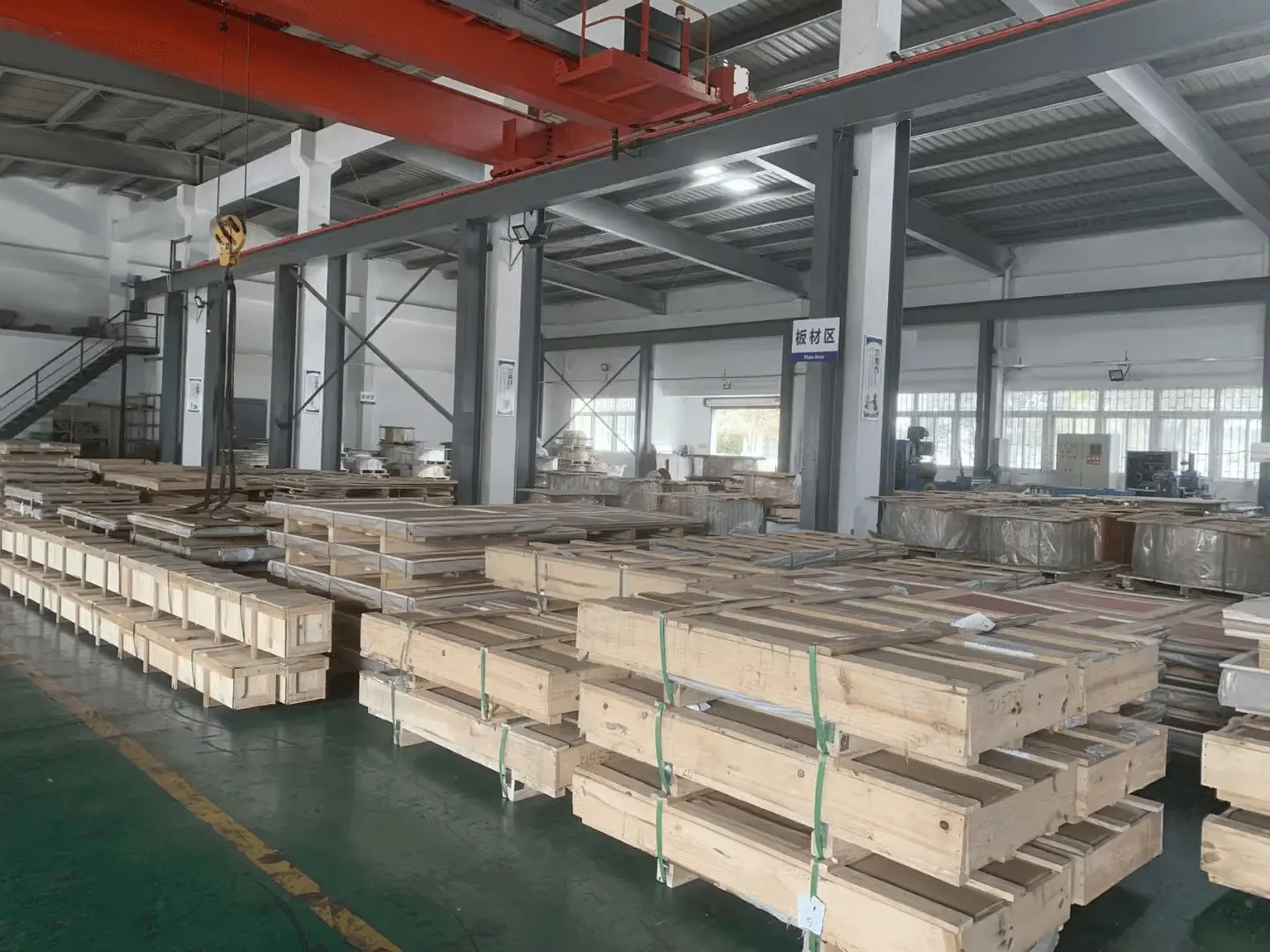 Fumigation-free wooden box