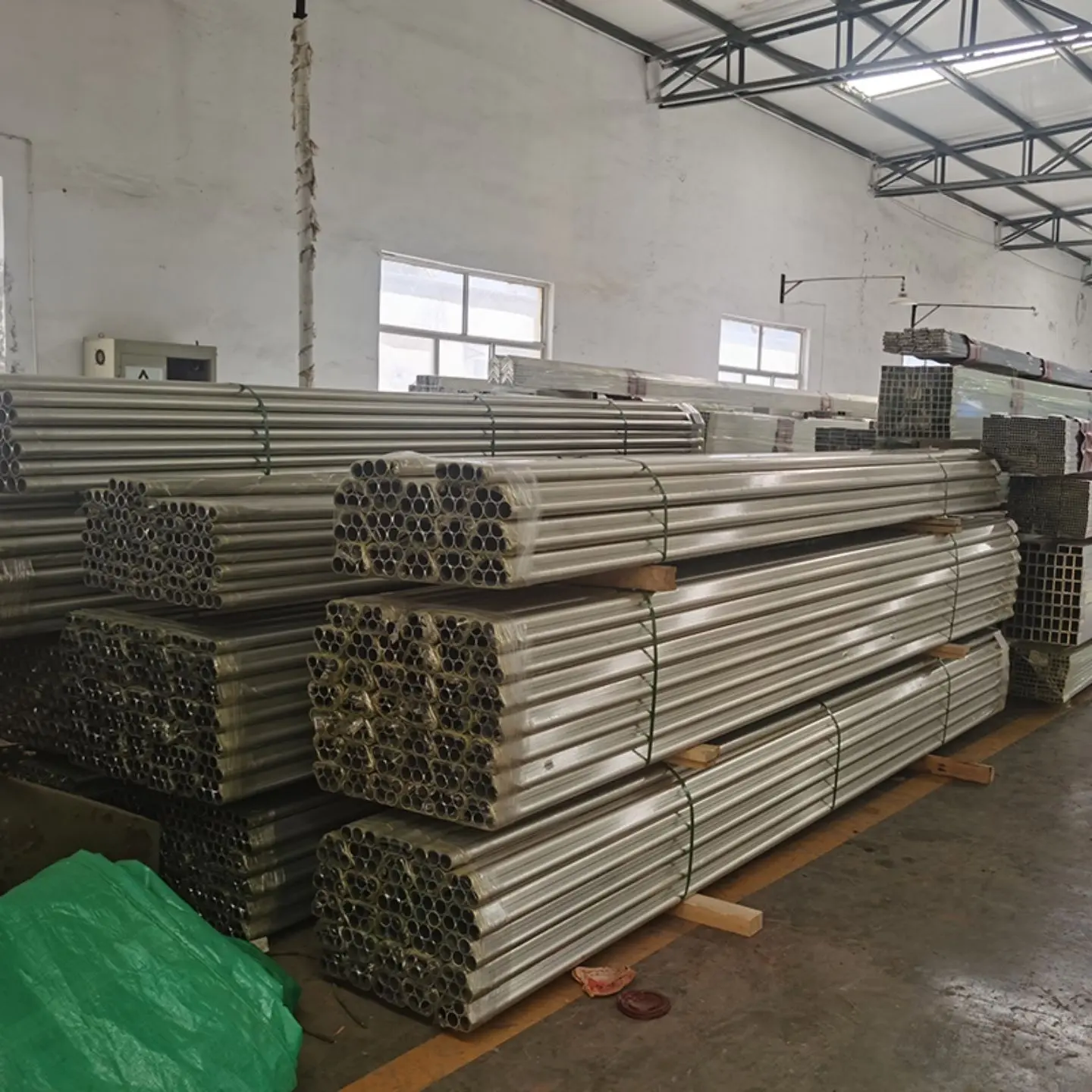 China ASTM B211 ASTM B221Extruded Aluminum Rod High strength aluminum alloy bar  Corrosion-resistant aluminum rod Manufacturer, Manufacturers