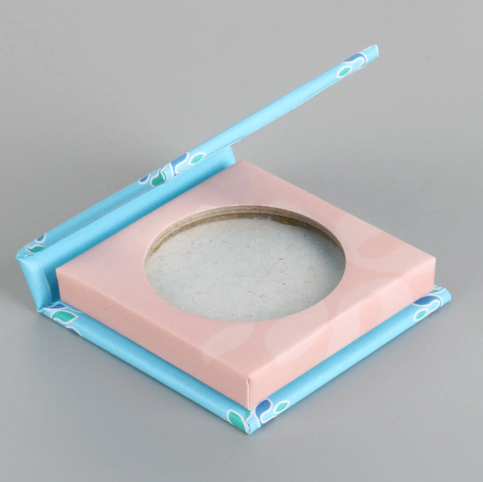 ODM Golden Color Modern Logo Customized Eyeshadow Palette Beauty Paper Eyeshadow Palette Empty