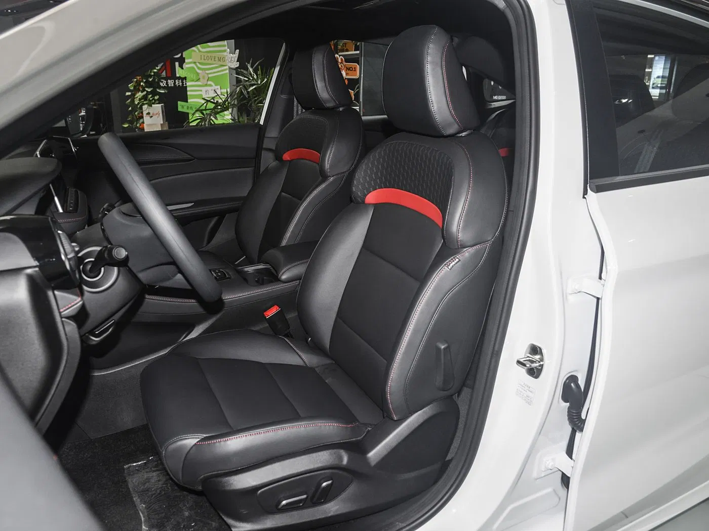 2025 Latest Mg5 Gasoline/Petrol at 4X2/2WD Luxury Sport SUV Car