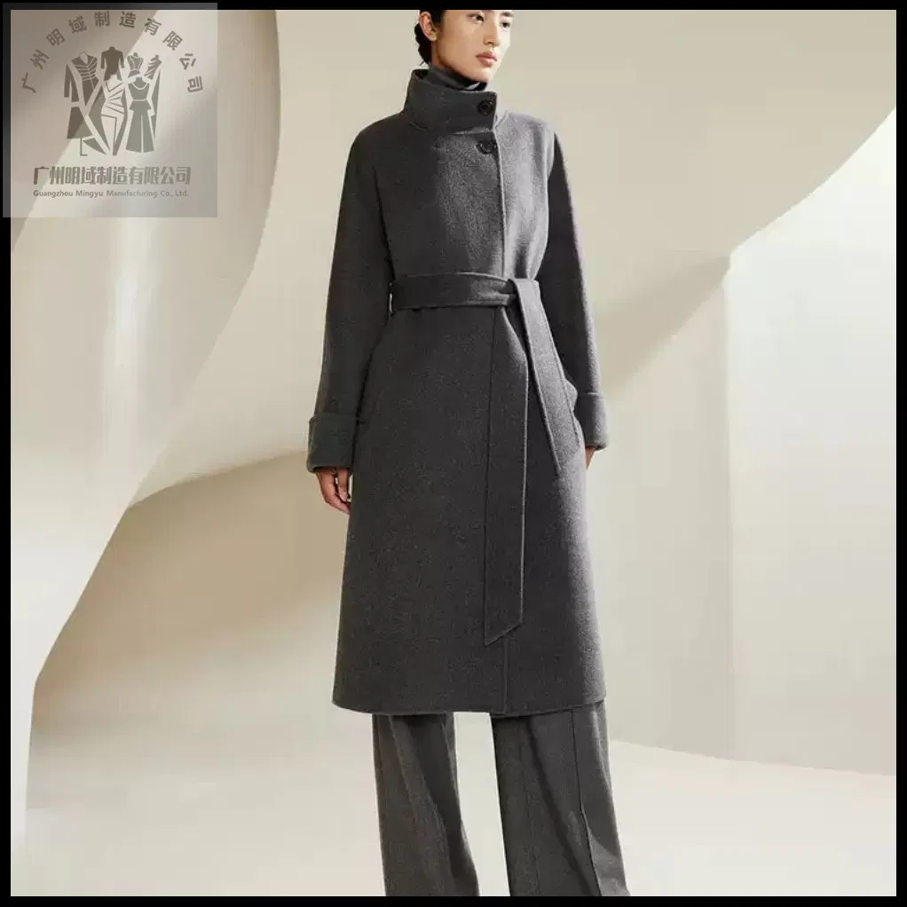 Lightweight Yet Insulated Wool Coat with Front Zipper