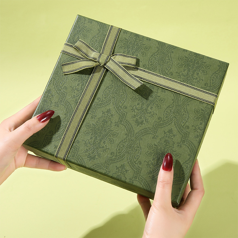 Wholesale Cosmetics Gift Box Valentine's Day Bridesmaid Souvenir Aromatherapy Product Packaging Gift Box