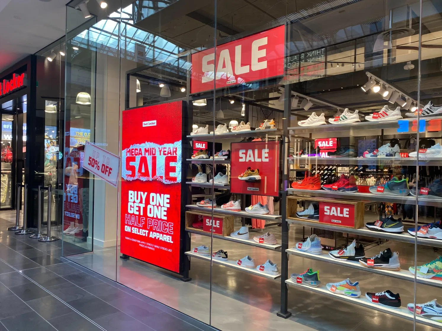 Indoor P3.91 500*1000mm LED Display Screen Diecasting Aluminum Cabinet Advertising Board Video Wall LED