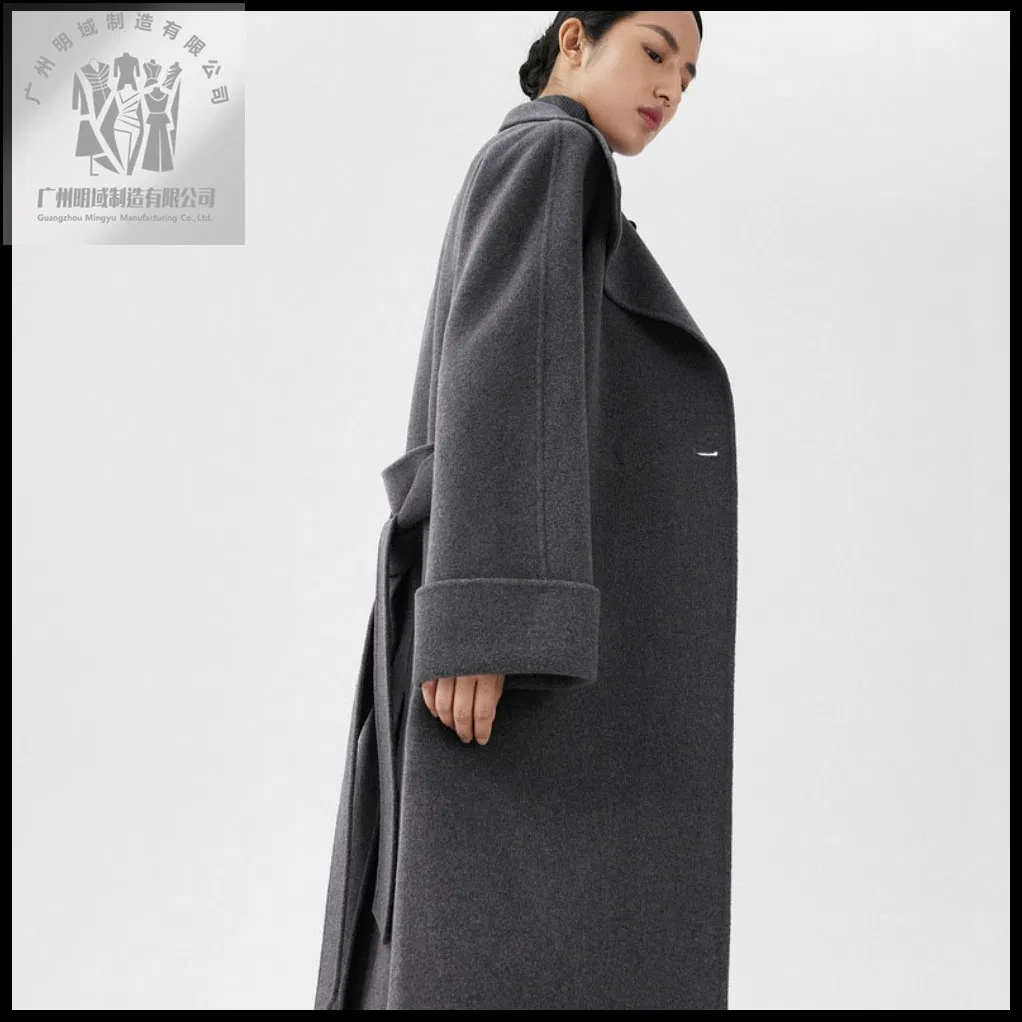 Lightweight Yet Insulated Wool Coat with Front Zipper
