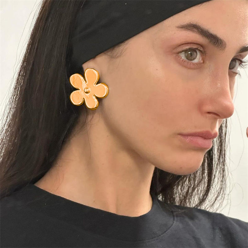 French Retro Classic Ins Style Fashion High-End 18K Gold Stainless Steel Jewelry Glossy Flower Earrings Factorydirect Sales