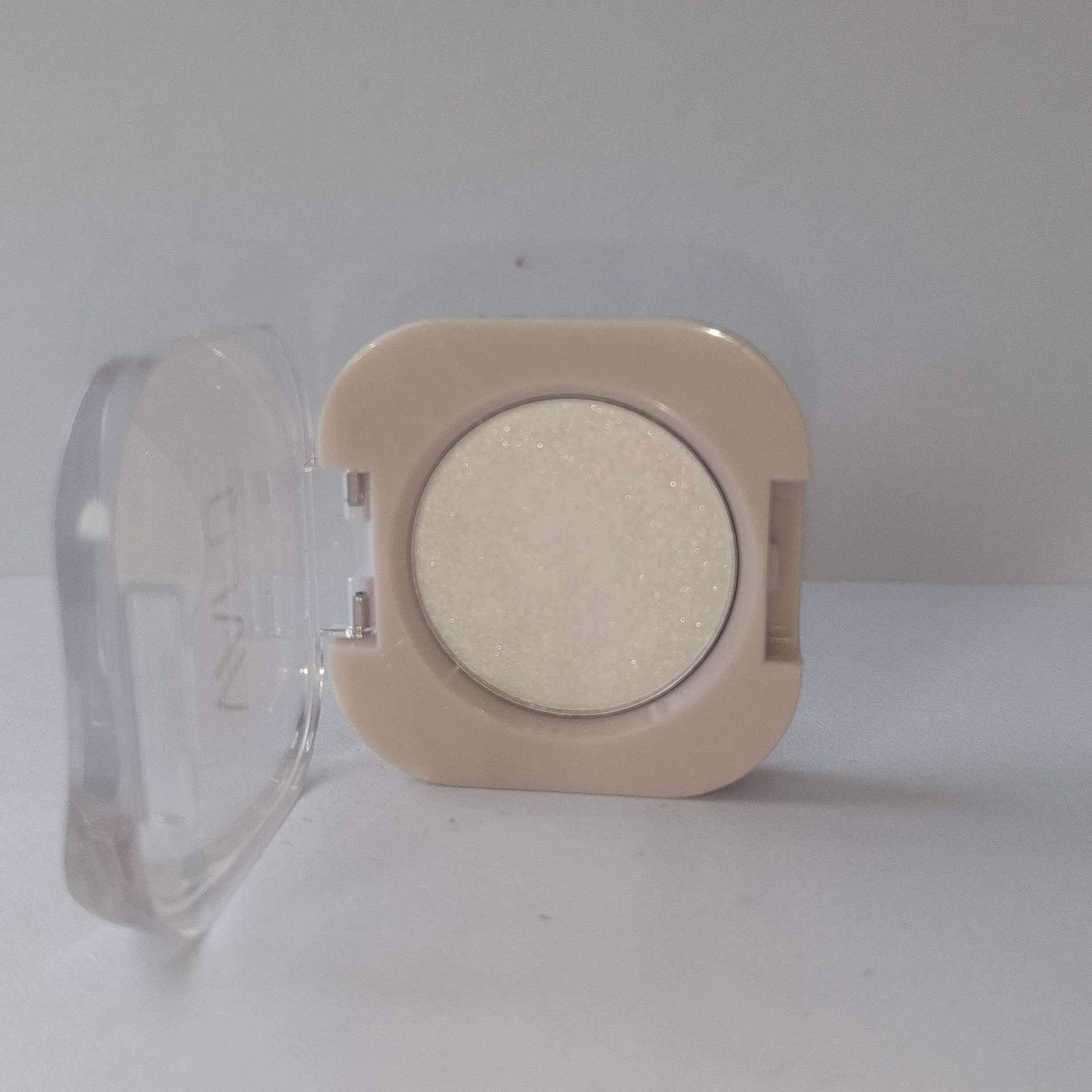 Exquisite Haute Couture Eye Makeup Palette with 12 Bold Colors