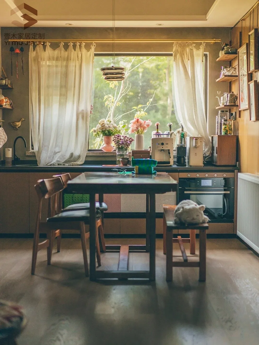 Retro Style TV Stands Luxury Designs Factory Price Hot Sales TV Cabinet