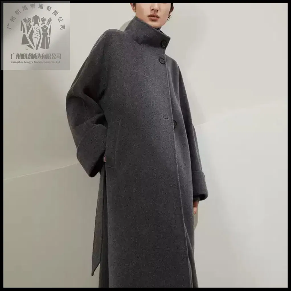 Lightweight Yet Insulated Wool Coat with Front Zipper