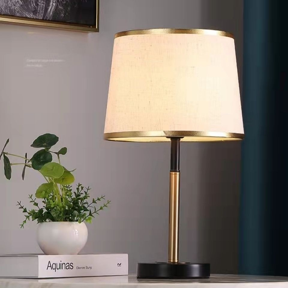 New Product Popular Luxury Minimalist Add Atmosphere Contemporary Reading Night Light Antique Decorative Desk Table Lamp