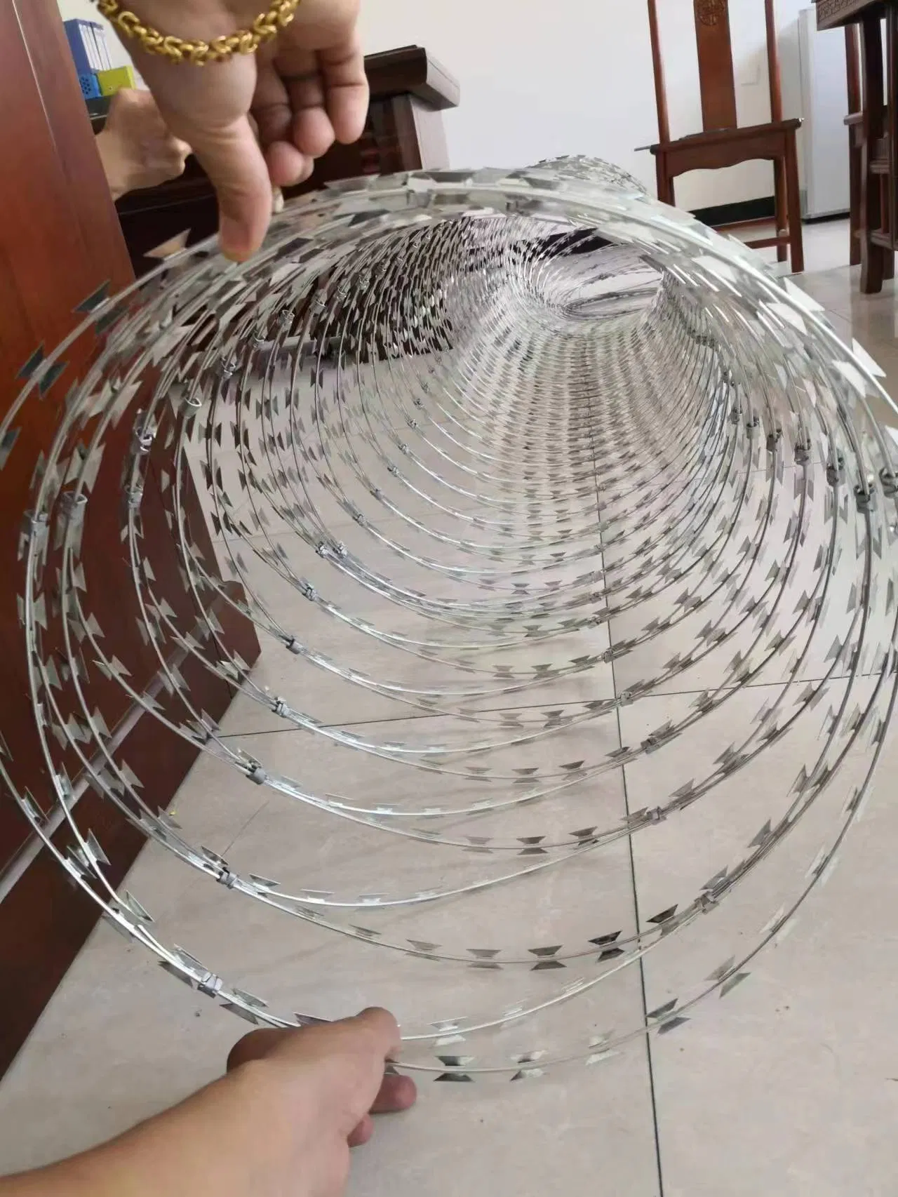 Galvanized Bto-22 Razor Wire Fence Stretched Ribbon Barbed Wire for Farm/Fence Coils