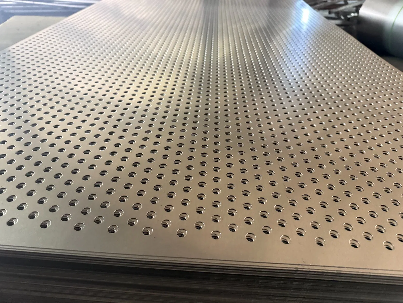 0.7mm Thickness 4mm Hole Galvanized Perforated Metal Mesh for Screening Filtering