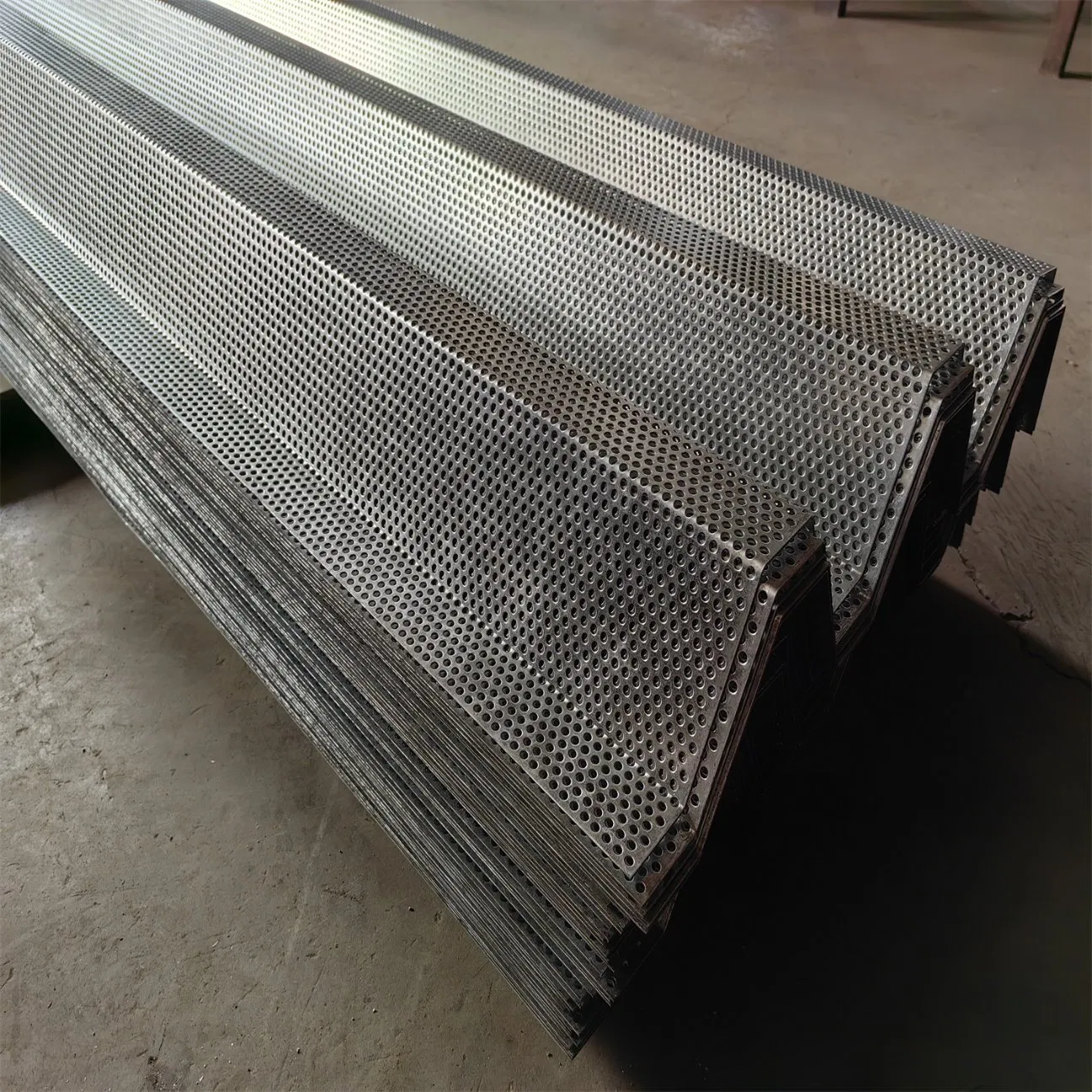 Stainless Steel/Aluminum/Galvanized Perforated Metal Mesh for Loudspeaker Box