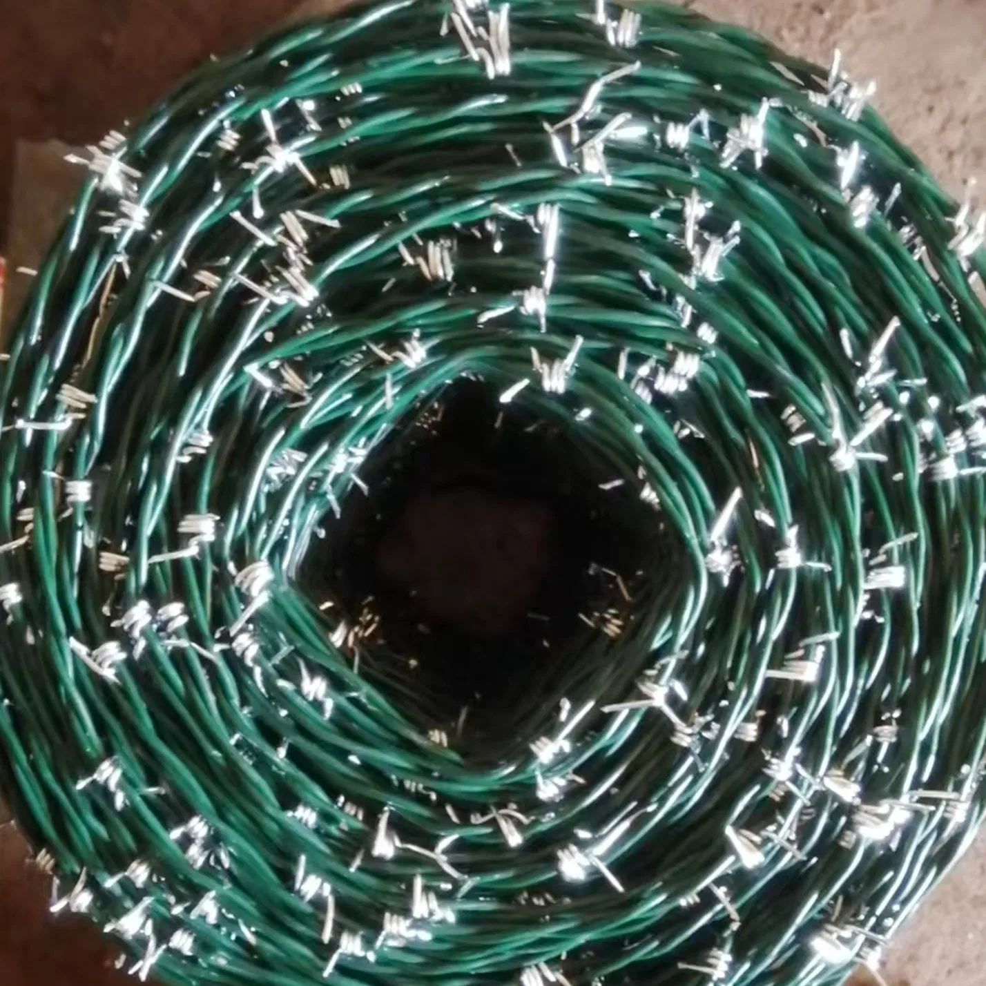 High Quality Bwg14×14 Twisted Galvanized Barbed Wire for Perimeter Protection with High Tensile Strength