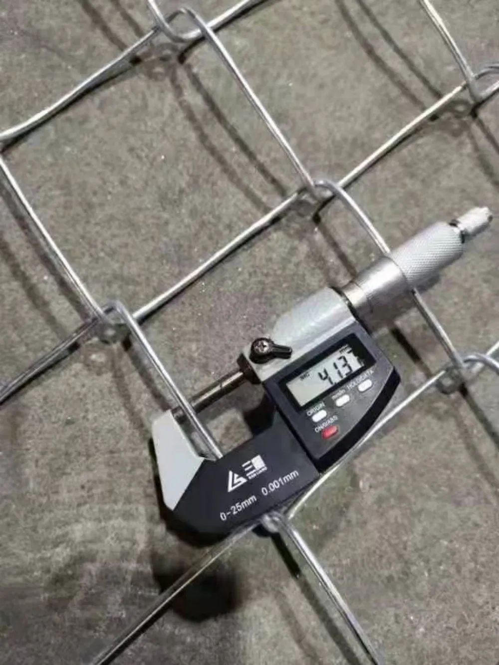 Protective Mesh Anti-Rust Hot Dipped Razor Barbed Wire Chain Link Fence-1028