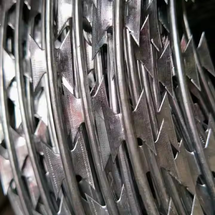 Hot Dipped Galvanized Egoza Razor Wire Barbed Mesh Concertina Razor Barbed Wire