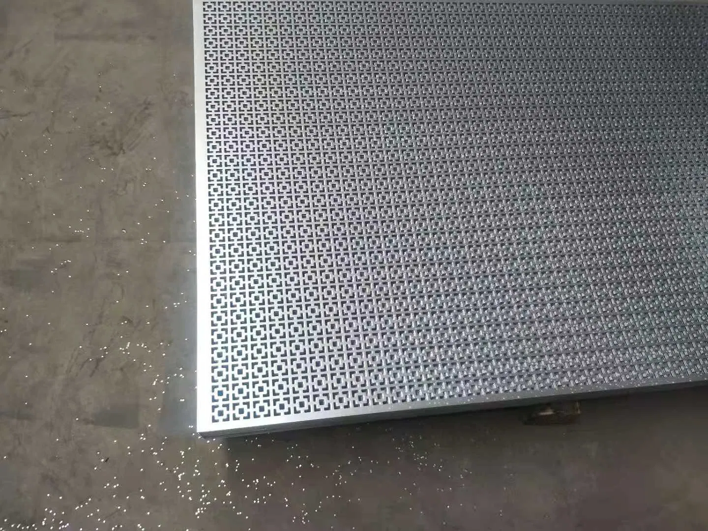 0.7mm Thickness 4mm Hole Galvanized Perforated Metal Mesh for Screening Filtering