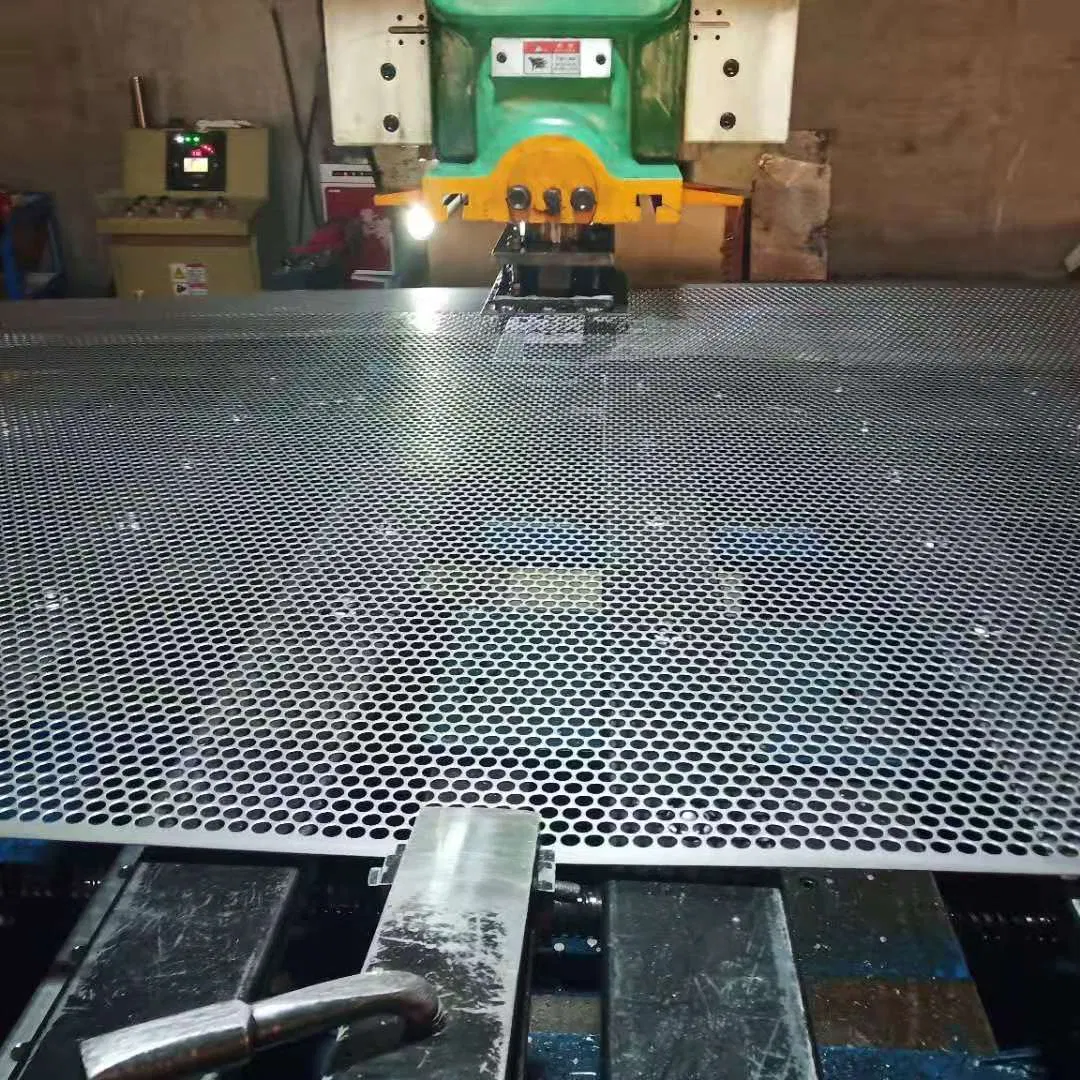 0.7mm Thickness 4mm Hole Galvanized Perforated Metal Mesh for Screening Filtering
