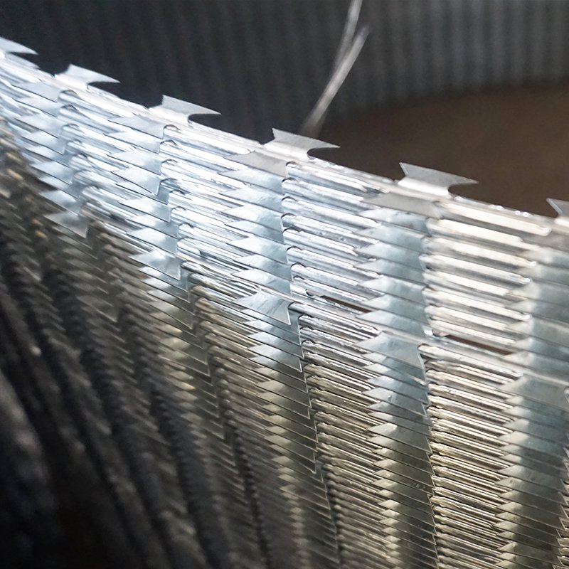 High Security Razor Wire Concertina Barbed Wire Fence 15m/20m/30m Galvanized or PVC Coated Steel Blade for Perimeter Anti Climb Protection