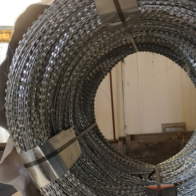 High Security Razor Wire Concertina Barbed Wire Fence 15m/20m/30m Galvanized or PVC Coated Steel Blade for Perimeter Anti Climb Protection