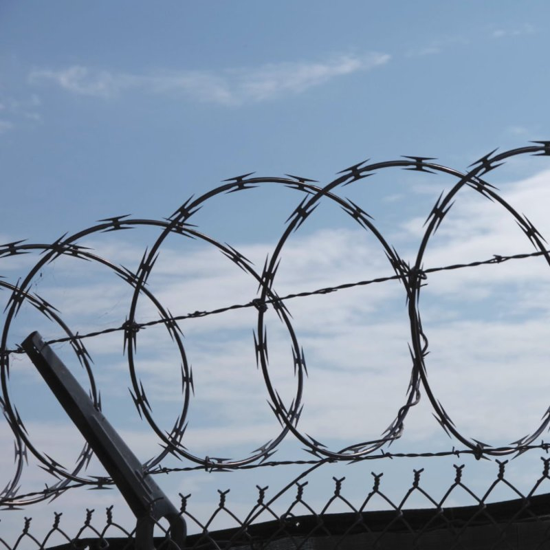 Galvanized Security Concertina Price Anti Climb Blade Barbed Wire Prison Razor Barbed Wire