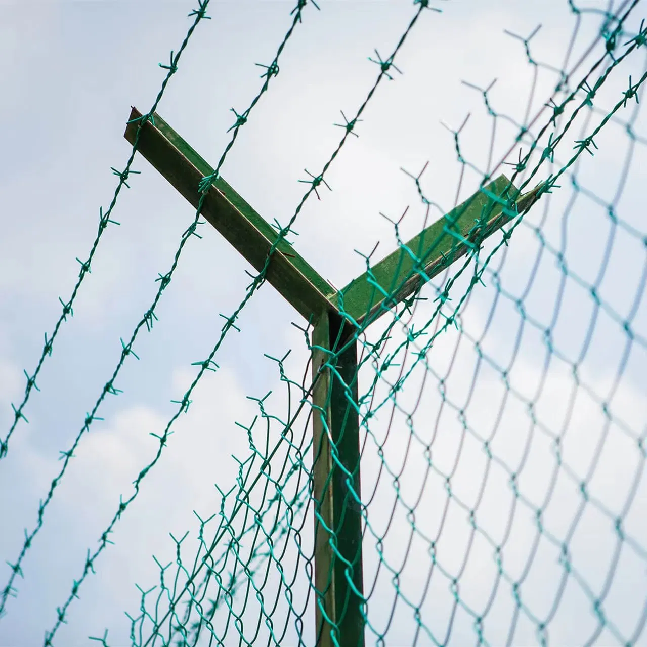 Factory Galvanized High Tensile Iron Wire Construction Fence Barbed Wire for Farm