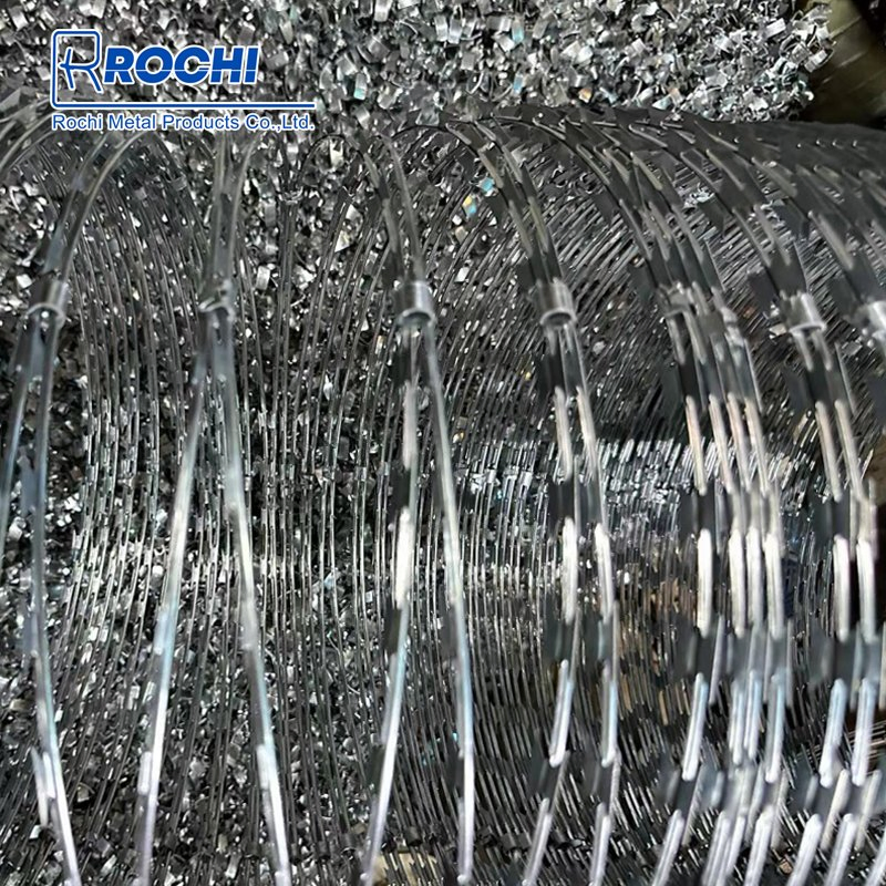 Rochi 900mm Coil Galvanized Concertina Razor Barbed Wire Bto-22 for Secure Fence Solutions