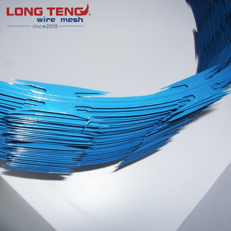 PVC Coated Bto 22 500mmx10kg Concertina Razor Barbed Wire with Clip Security Prison Mesh Fence Roll