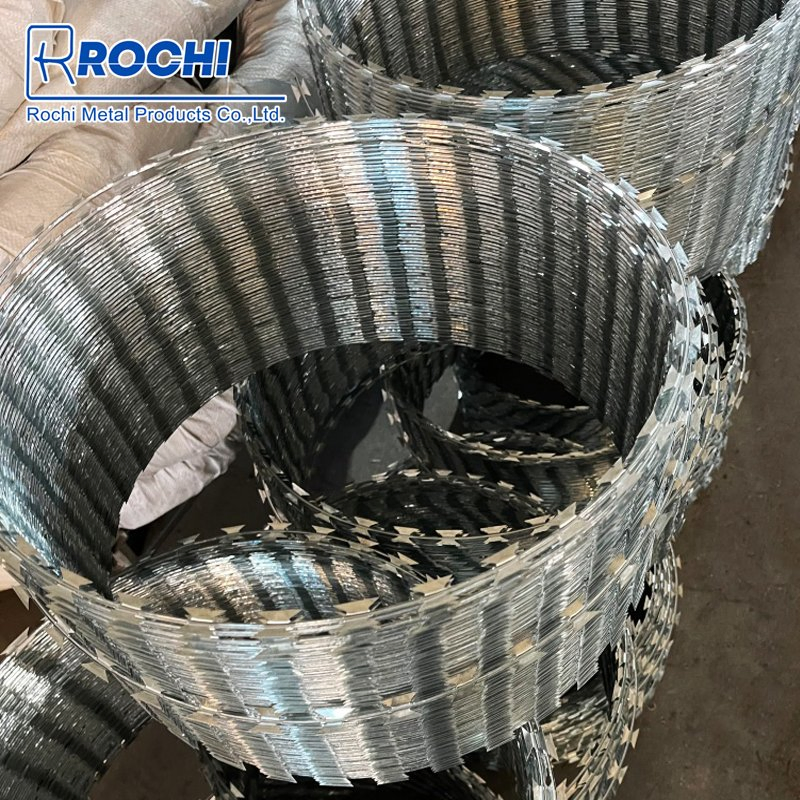 Rochi 900mm Coil Galvanized Concertina Razor Barbed Wire Bto-22 for Secure Fence Solutions