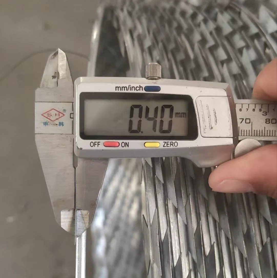 Bto-29 450mm Roll Diameter Razor Barbed Wire for Security Fencing Export to Uganda